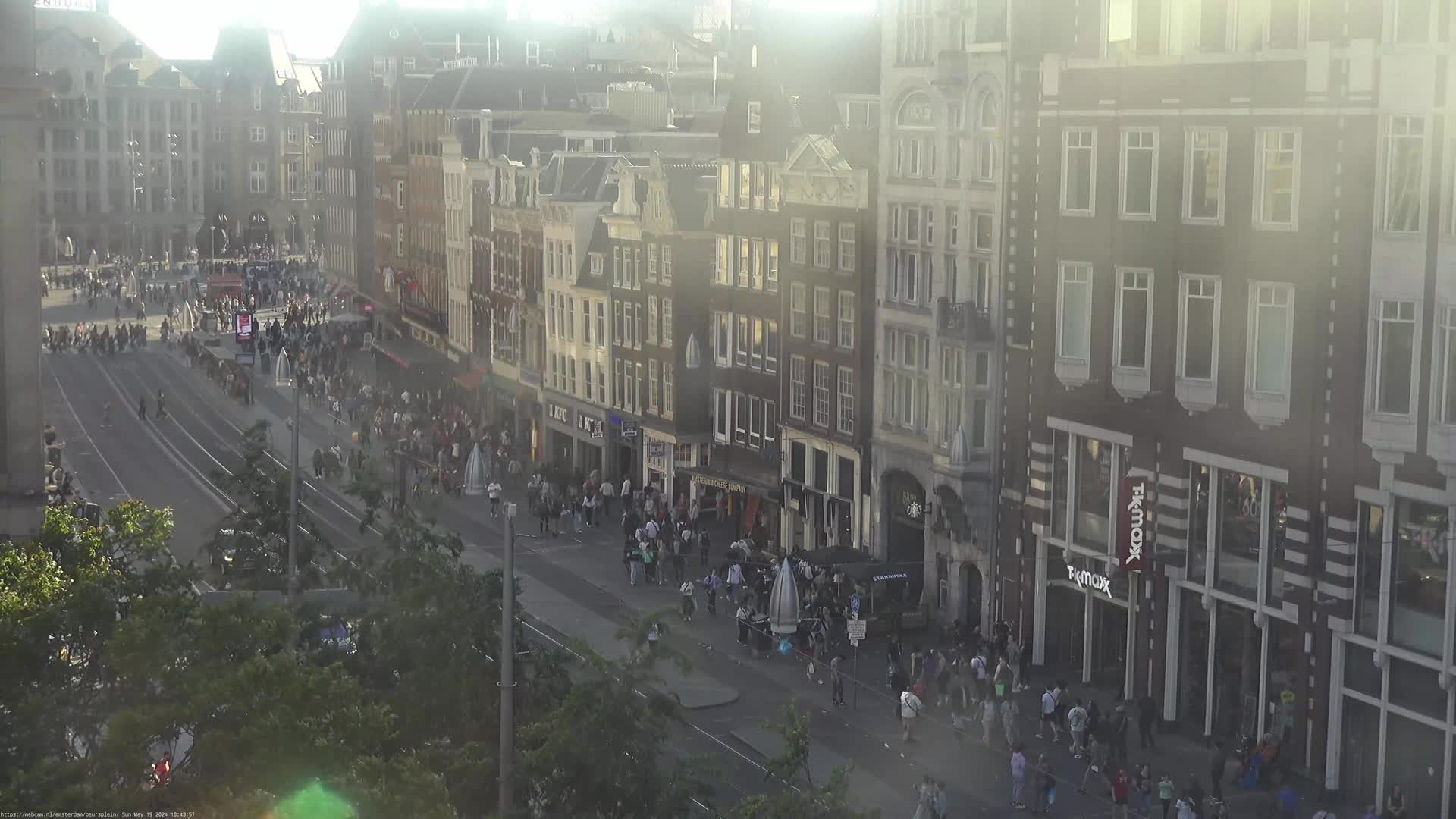 Amsterdam Sun. 19:03