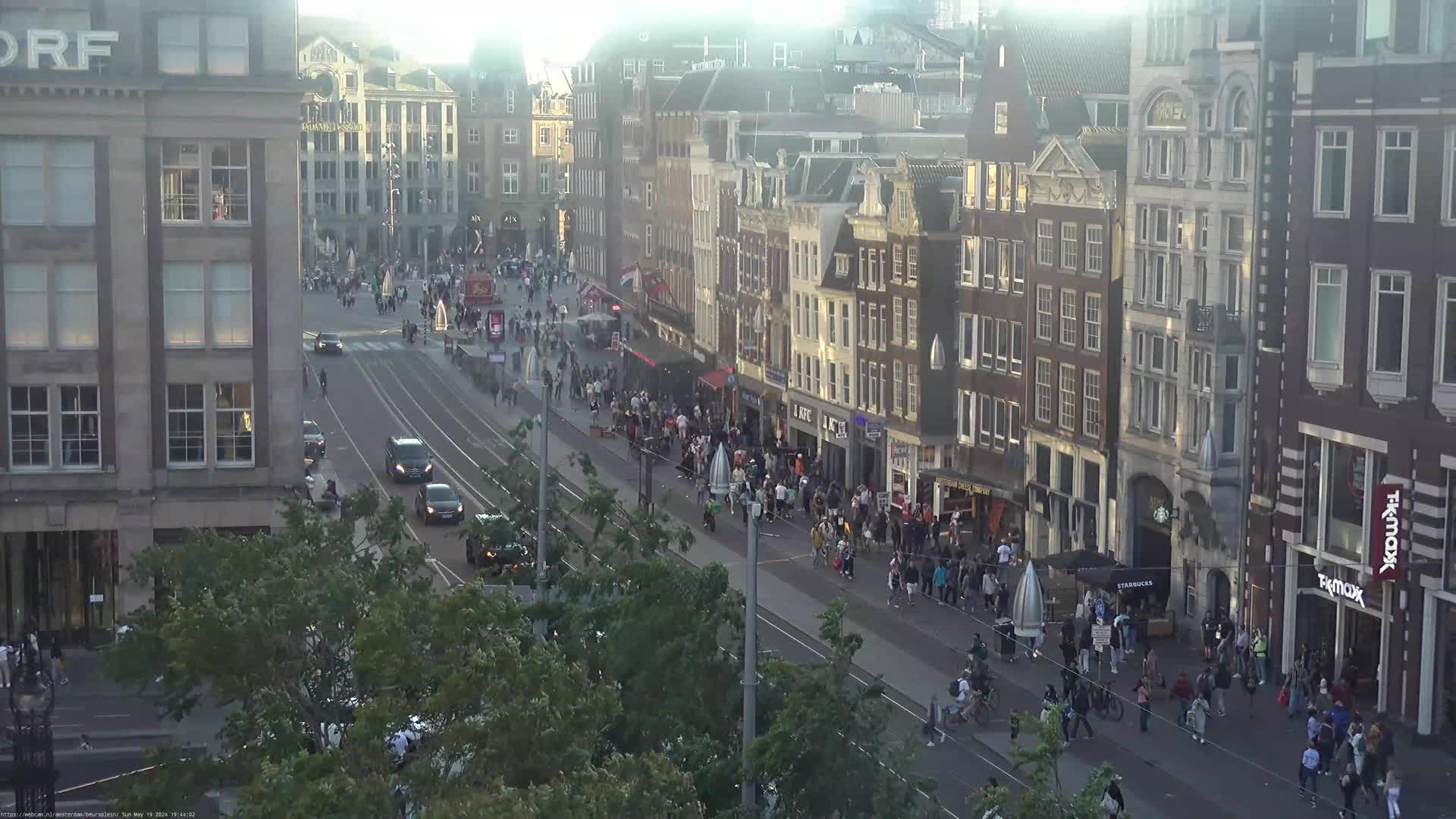 Amsterdam Sun. 20:03