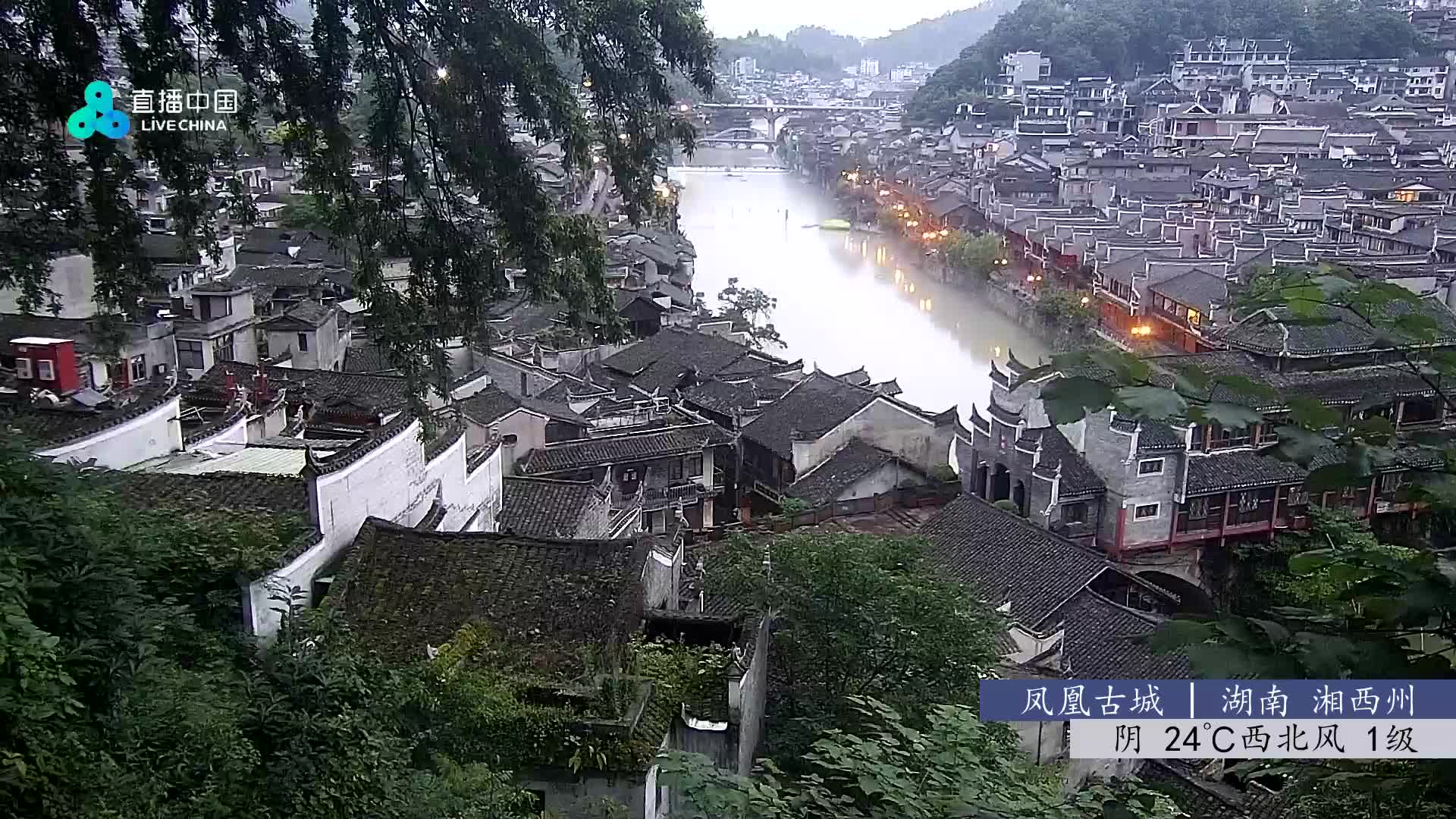Fenghuang Søn. 05:48