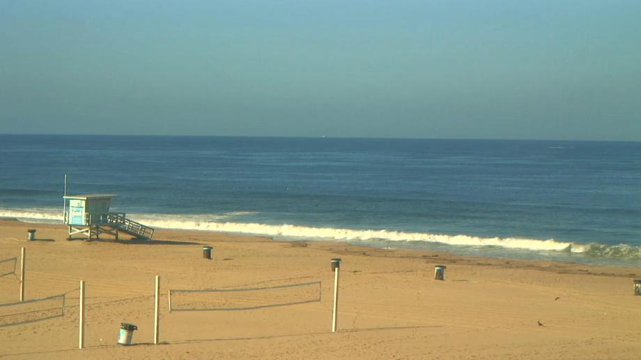 Hermosa Beach, California Sun. 09:15