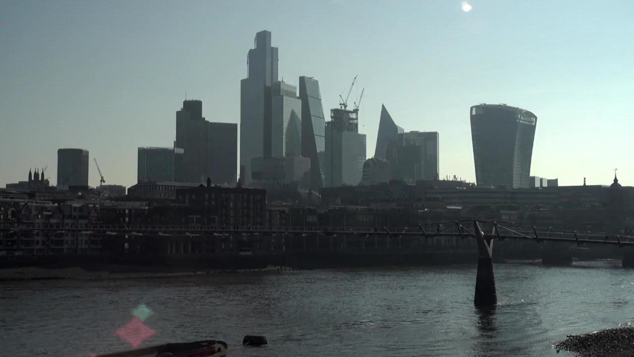 London Sun. 08:31