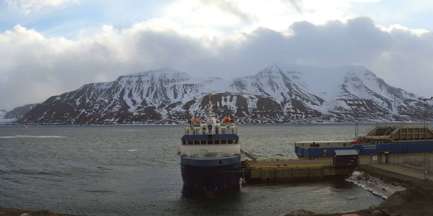 Longyearbyen (Spitsbergen) Søn. 04:50