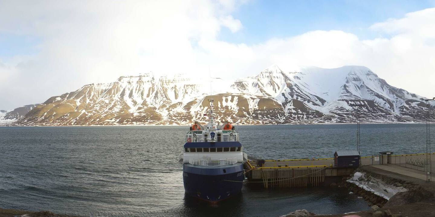 Longyearbyen (Spitsbergen) Gio. 10:50