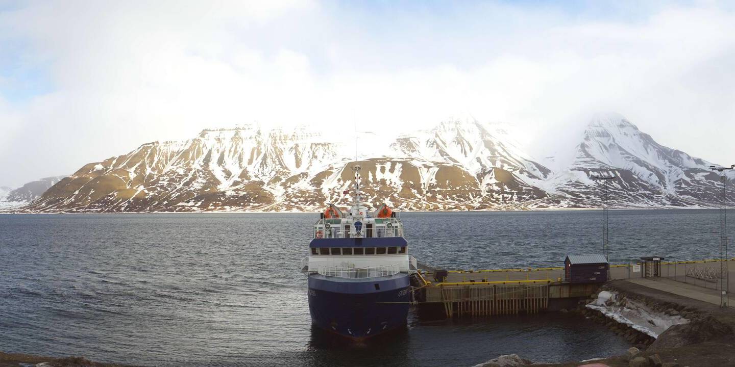 Longyearbyen (Spitsbergen) Gio. 11:50