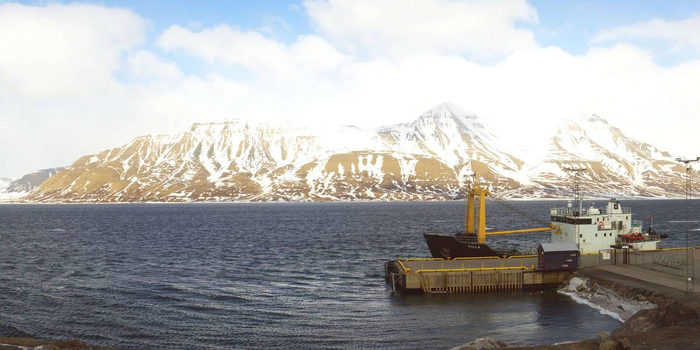 Longyearbyen (Spitsbergen) Thu. 15:50