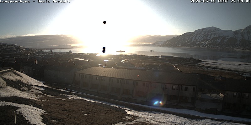 Longyearbyen (Spitzbergen) Di. 22:54
