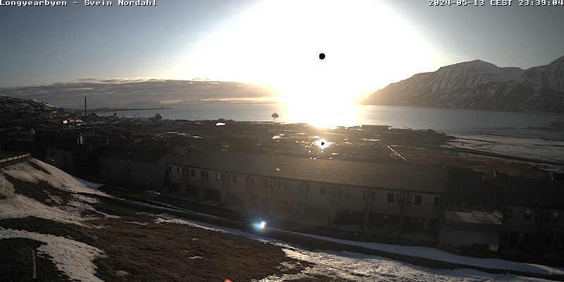 Longyearbyen (Spitzbergen) Di. 23:54