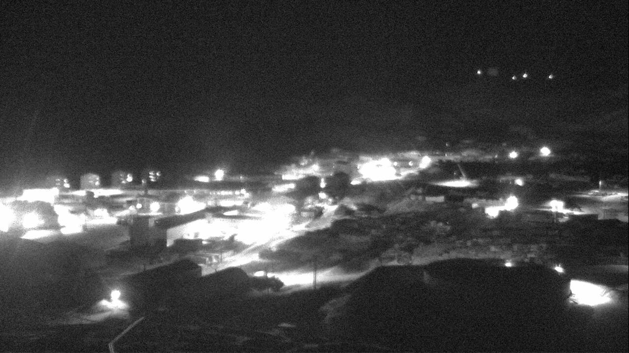 McMurdo Station Sun. 00:13