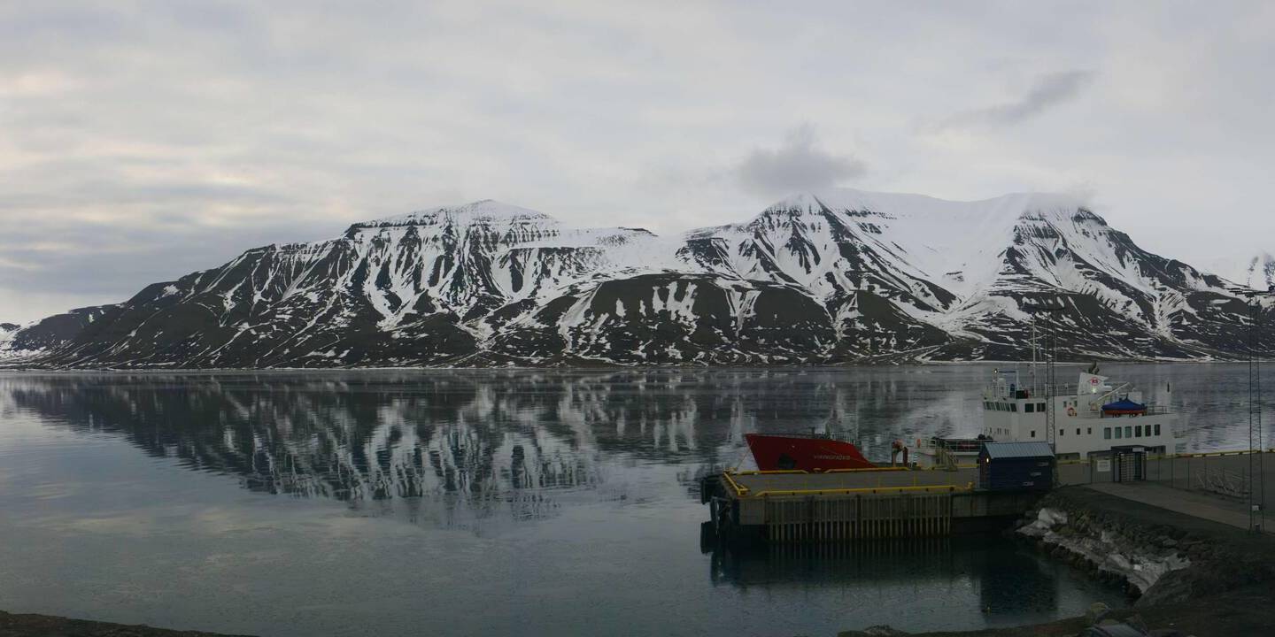 Spitsbergen - Longyearbyen Sáb. 00:50