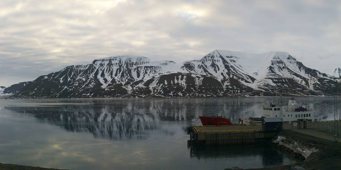 Spitsbergen - Longyearbyen Sáb. 01:50