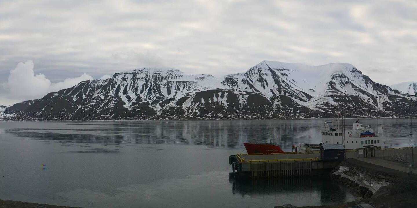 Spitsbergen - Longyearbyen Sáb. 02:50