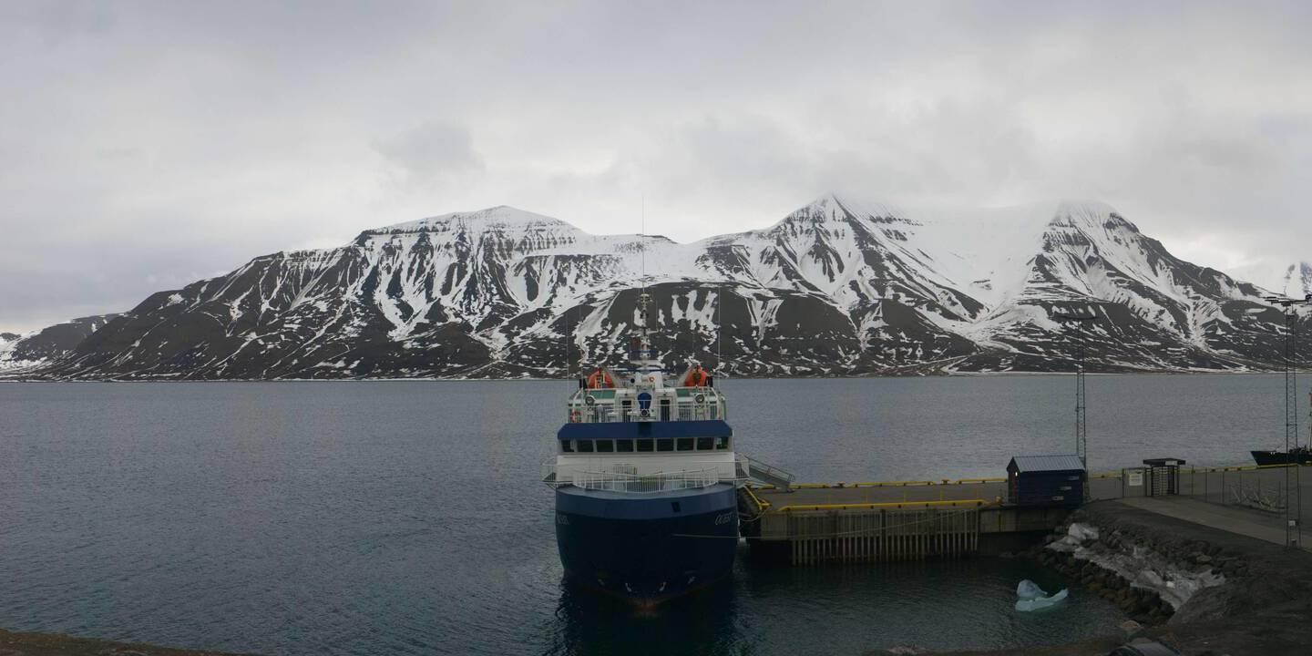 Spitsbergen - Longyearbyen Sáb. 04:50