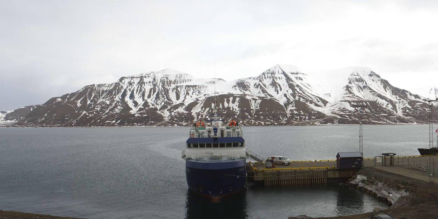 Spitsbergen - Longyearbyen Sáb. 09:50