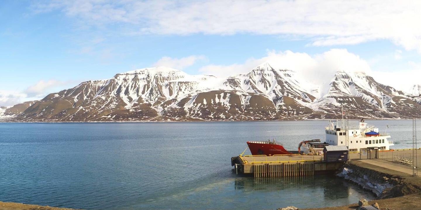 Spitsbergen - Longyearbyen Sáb. 10:50