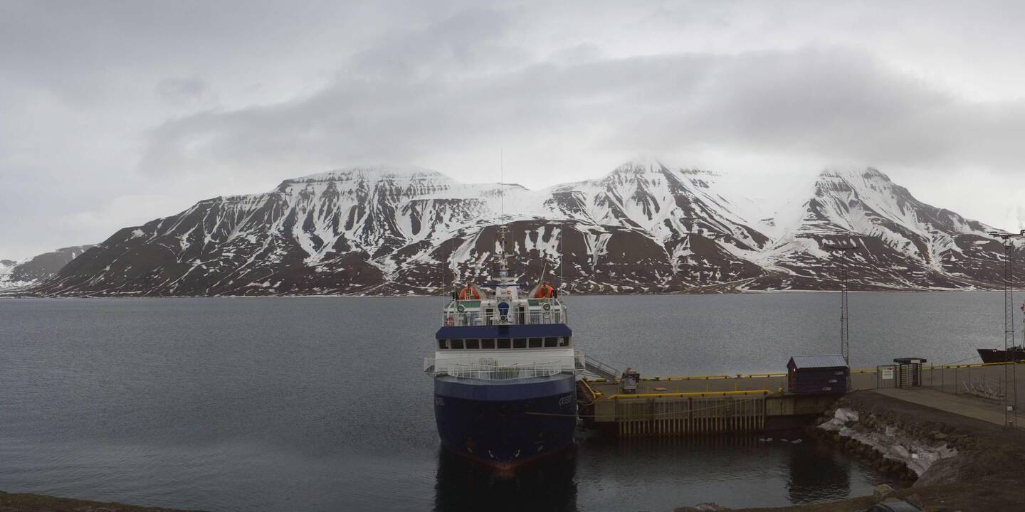 Spitsbergen - Longyearbyen Sáb. 12:50
