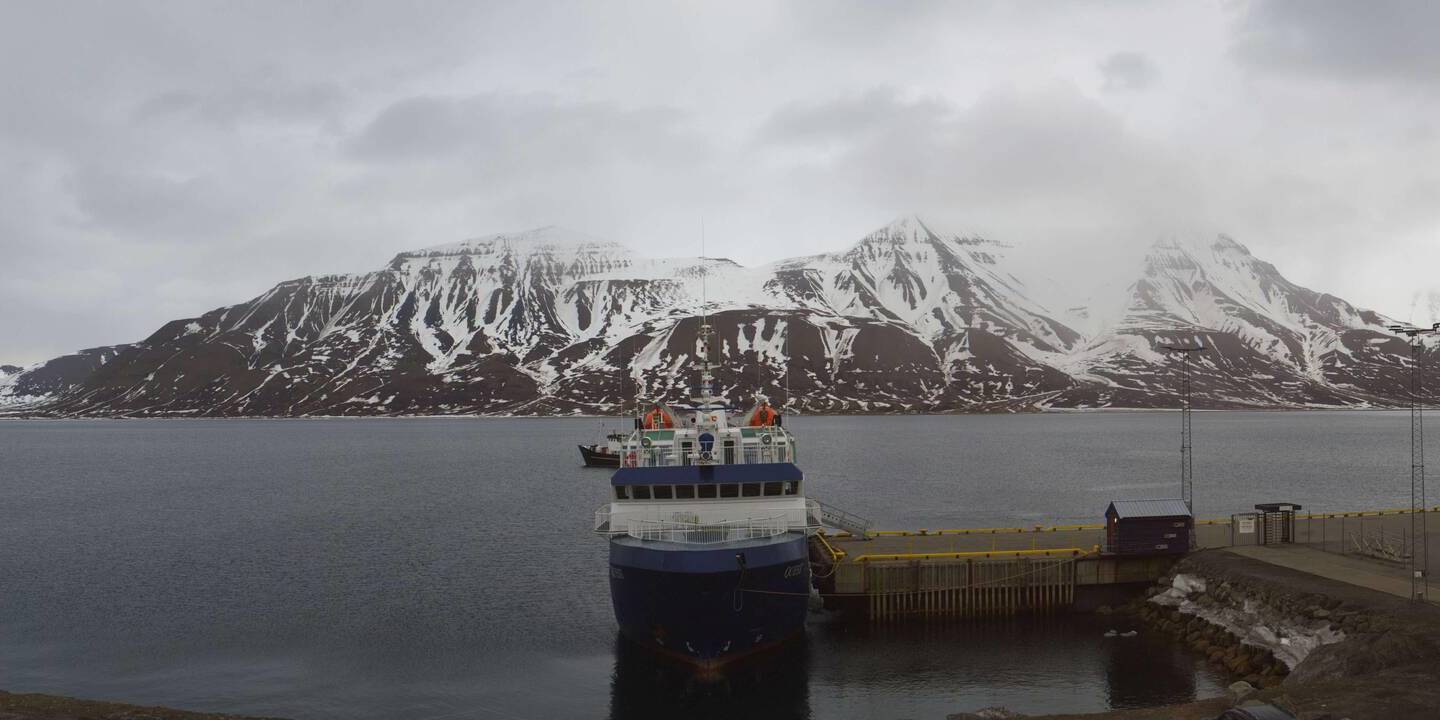 Spitsbergen - Longyearbyen Sáb. 16:50