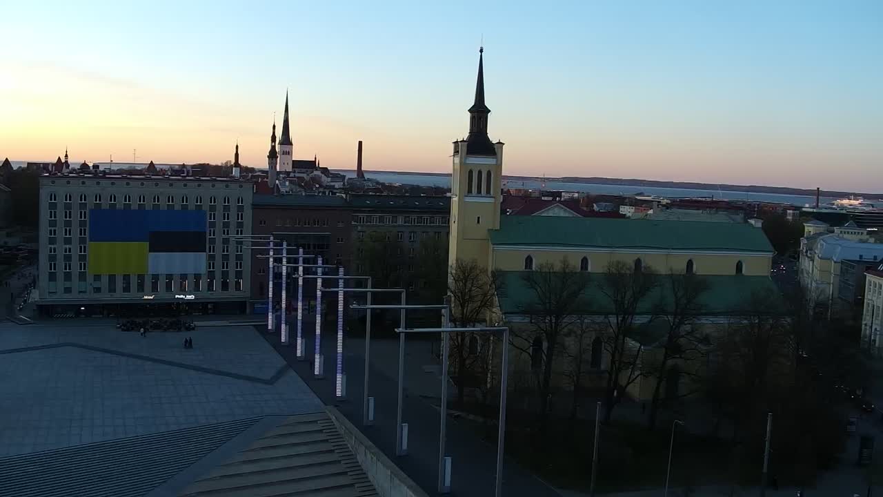 Tallinn Fri. 22:30