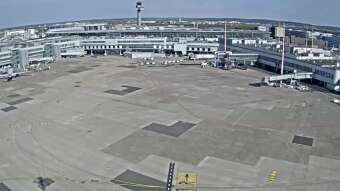 Düsseldorf: Flughafen Düsseldorf International (DUS) - Webcam Galore