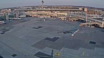 Düsseldorf: Flughafen Düsseldorf International (DUS) - Webcam Galore